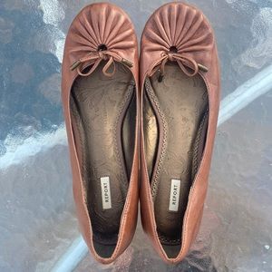 Report leather flats